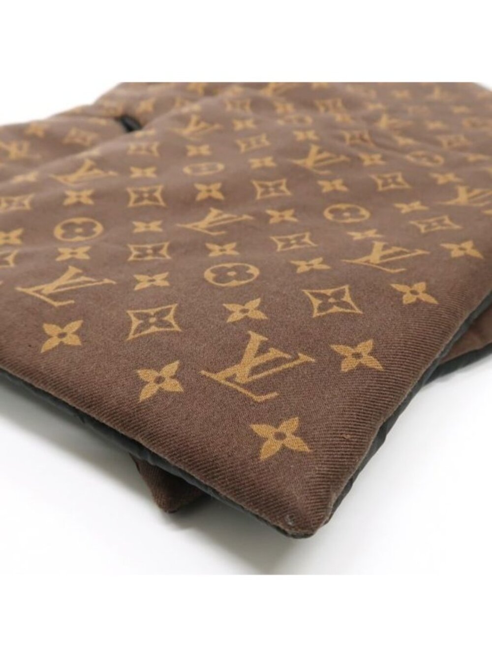 Louis Vuitton Echarpe Pillow Monogram Muffler 2021 Reversible Nylon Silk Scarf - Picture 6 of 14